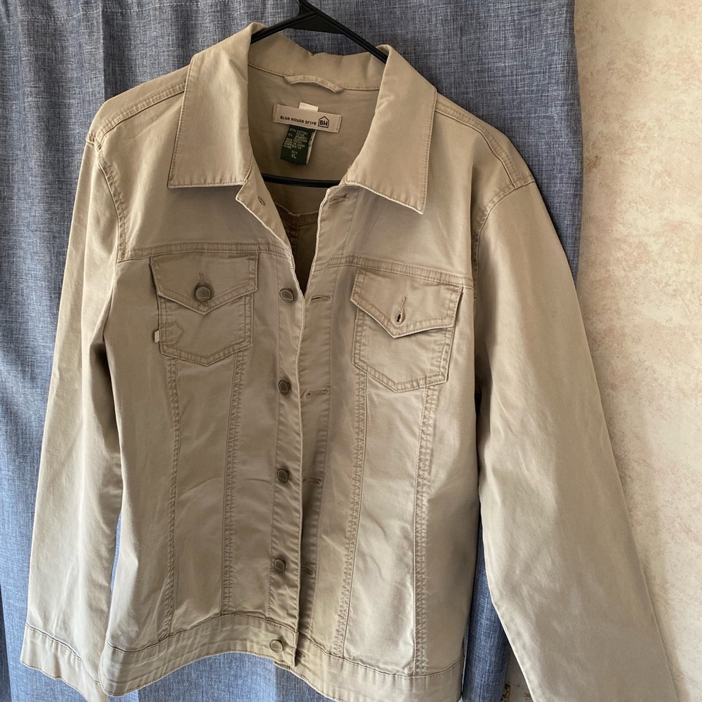 Man’s tan jacket excellent condition